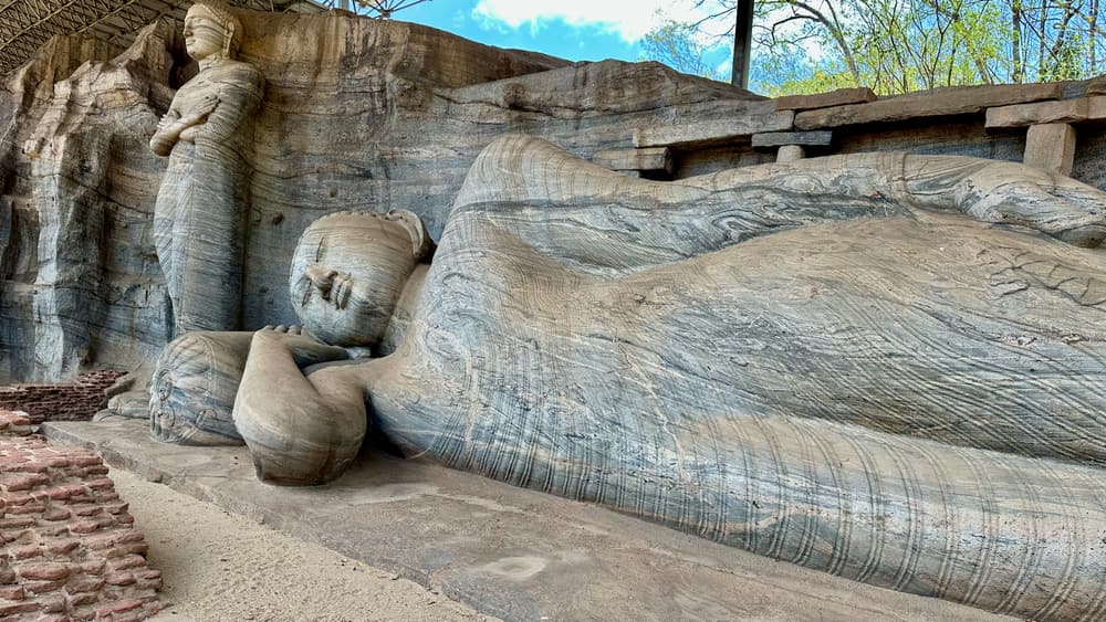 Die großen aus dem Fels gehauenen Buddha-Statuen von Gal Vihara in Polonnaruwa